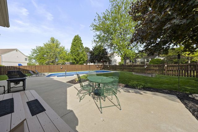 2458 Hickorybend Court, Grove City, OH 43123