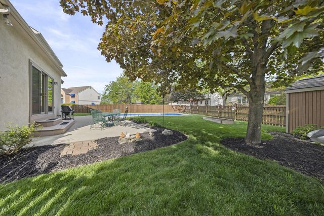 2458 Hickorybend Court, Grove City, OH 43123