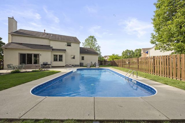 2458 Hickorybend Court, Grove City, OH 43123