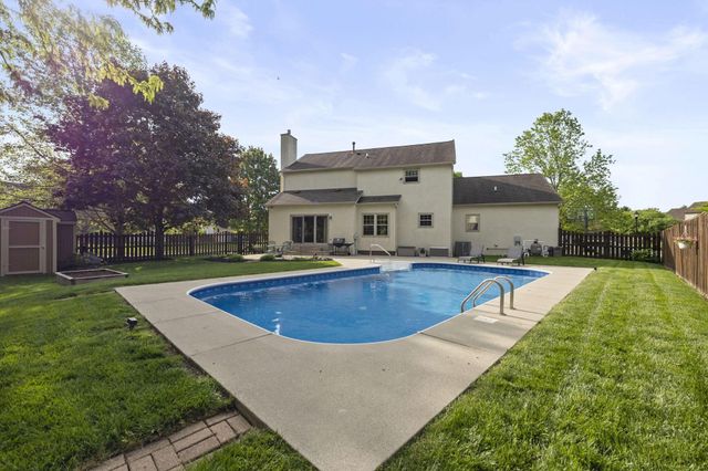 2458 Hickorybend Court, Grove City, OH 43123