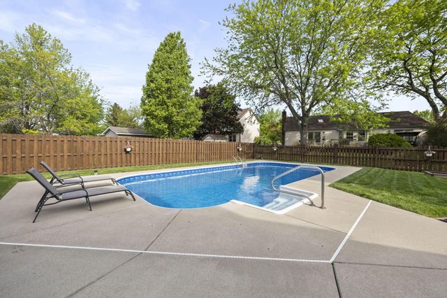 2458 Hickorybend Court, Grove City, OH 43123