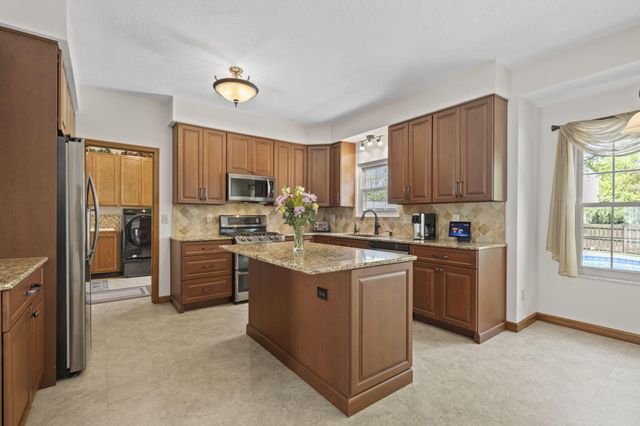 2458 Hickorybend Court, Grove City, OH 43123