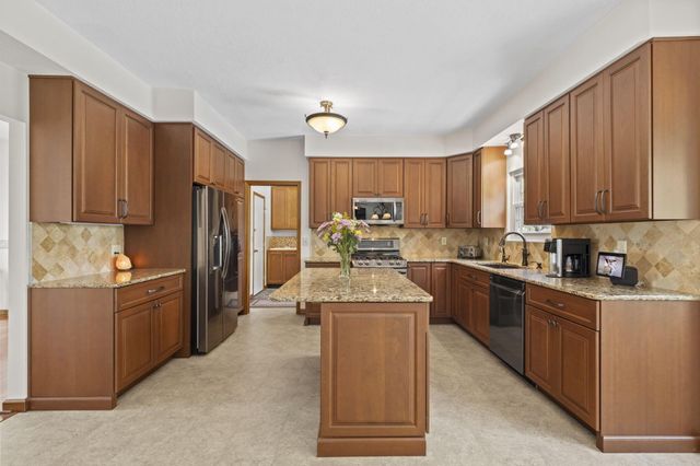 2458 Hickorybend Court, Grove City, OH 43123