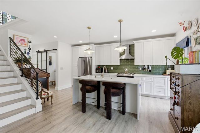 513 Hollywood Place, Webster Groves, MO 63119