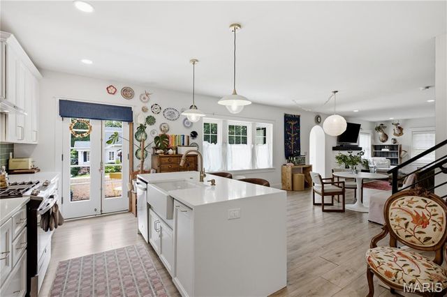513 Hollywood Place, Webster Groves, MO 63119