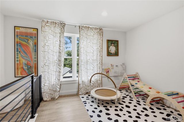 513 Hollywood Place, Webster Groves, MO 63119