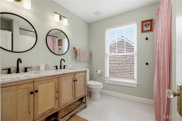513 Hollywood Place, Webster Groves, MO 63119