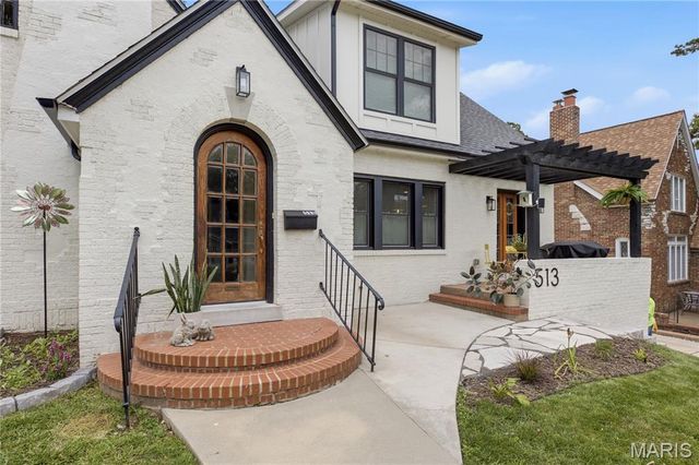 513 Hollywood Place, Webster Groves, MO 63119