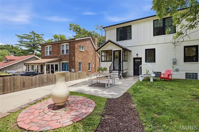 513 Hollywood Place, Webster Groves, MO 63119