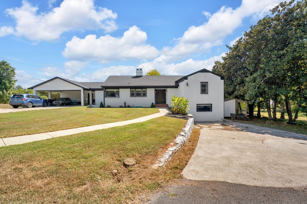 318 Meadow Dr, Shelbyville, TN 37160