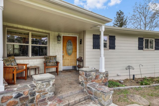 312 Edgewood Drive, Canyon City, OR 97820