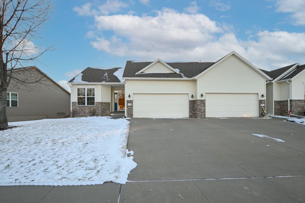 3023 Stone Creek Court, Marion, IA 52302