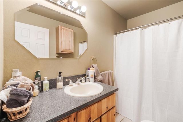 3855 NW Montgomery Avenue, Redmond, OR 97756