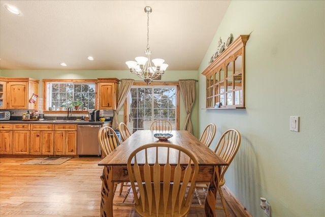 3855 NW Montgomery Avenue, Redmond, OR 97756