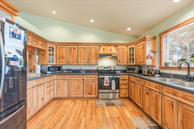 3855 NW Montgomery Avenue, Redmond, OR 97756