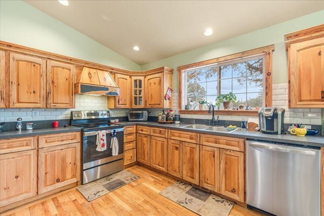 3855 NW Montgomery Avenue, Redmond, OR 97756