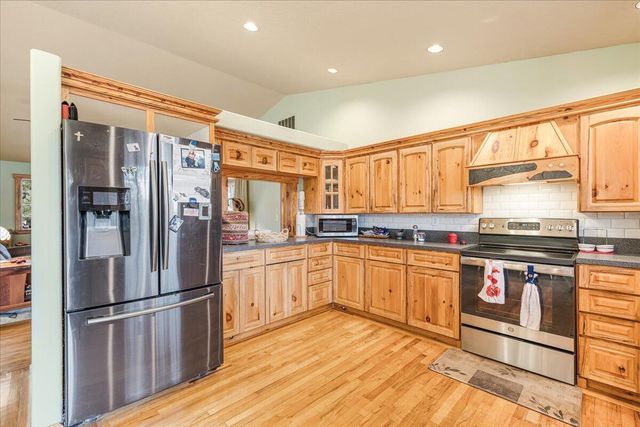 3855 NW Montgomery Avenue, Redmond, OR 97756