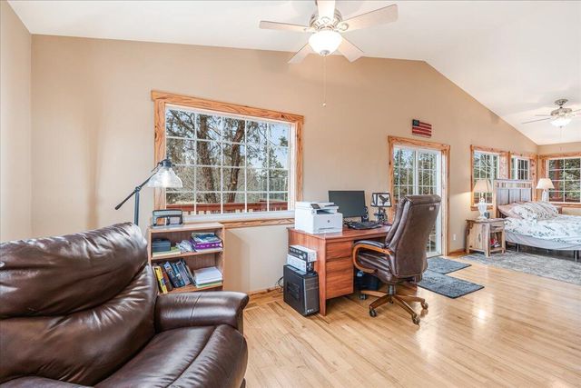 3855 NW Montgomery Avenue, Redmond, OR 97756