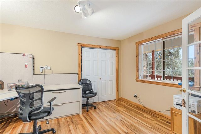 3855 NW Montgomery Avenue, Redmond, OR 97756