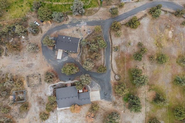 3855 NW Montgomery Avenue, Redmond, OR 97756