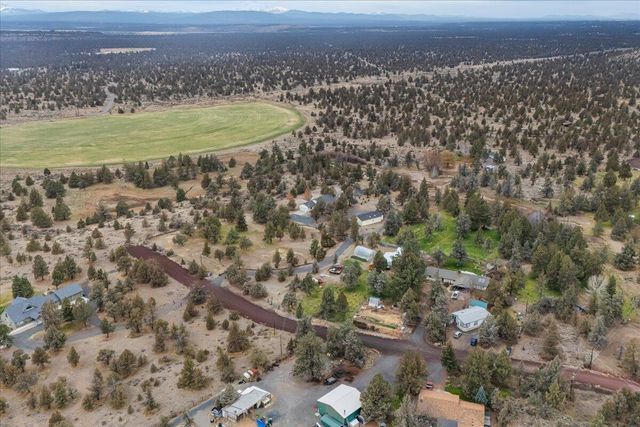 3855 NW Montgomery Avenue, Redmond, OR 97756