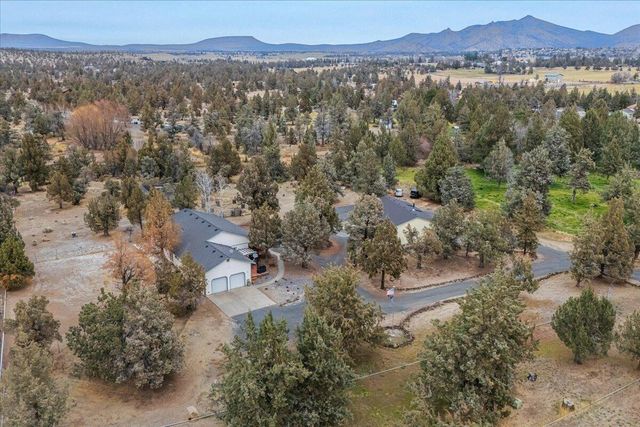 3855 NW Montgomery Avenue, Redmond, OR 97756