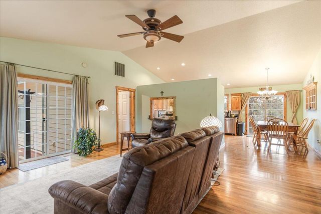 3855 NW Montgomery Avenue, Redmond, OR 97756