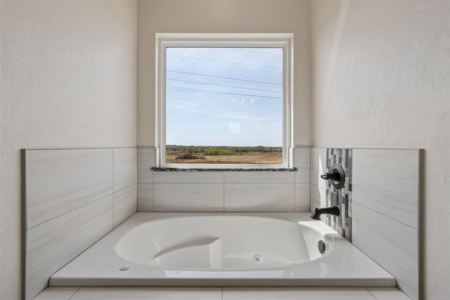 12065 Bighorn Ln, Elgin, OK 73538