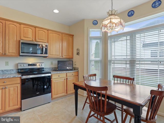 215 BROOKLINE DR, Charles Town, WV 25414