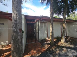 7001 S Loch Isle Drive S, Miami Lakes, FL 33014