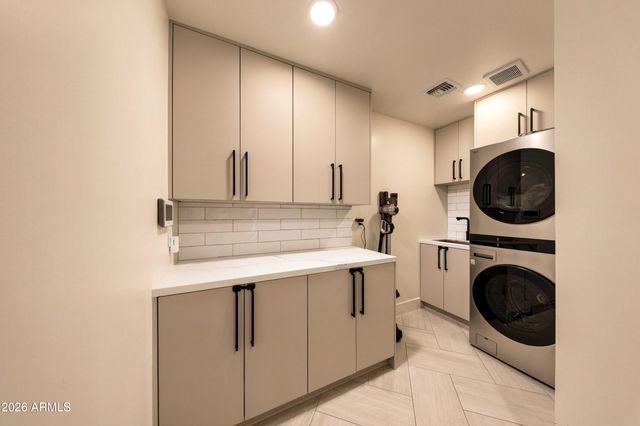 8901 N 80TH Way, Scottsdale, AZ 85258