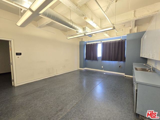 1512 W Slauson Avenue, Los Angeles, CA 90047