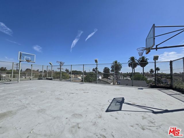 1512 W Slauson Avenue, Los Angeles, CA 90047