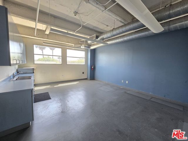 1512 W Slauson Avenue, Los Angeles, CA 90047