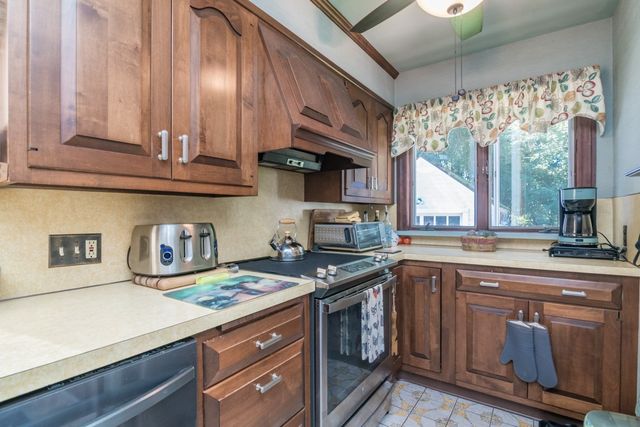 134 Eddywood St, Springfield, MA 01118