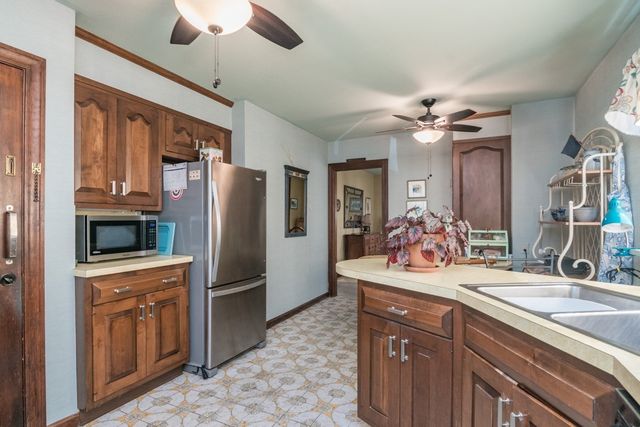 134 Eddywood St, Springfield, MA 01118