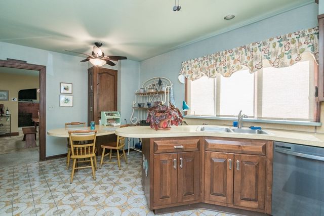 134 Eddywood St, Springfield, MA 01118