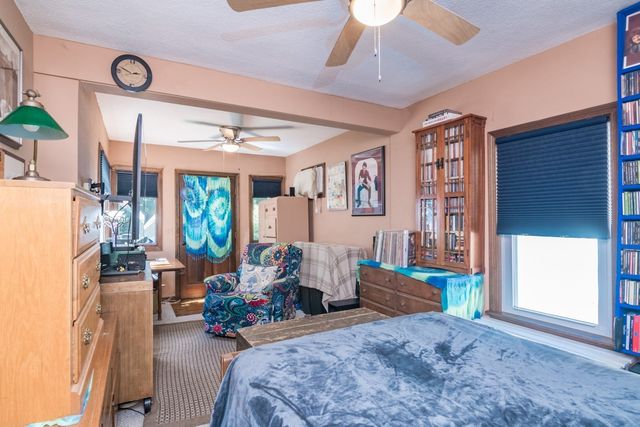 134 Eddywood St, Springfield, MA 01118