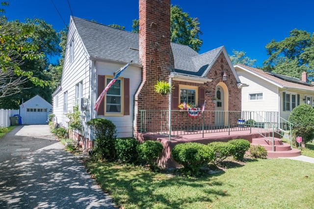 134 Eddywood St, Springfield, MA 01118