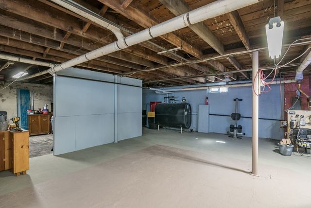 134 Eddywood St, Springfield, MA 01118