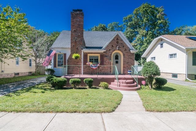134 Eddywood St, Springfield, MA 01118