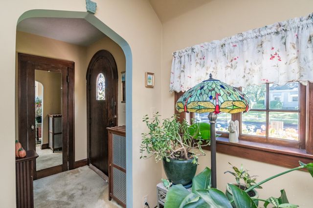 134 Eddywood St, Springfield, MA 01118