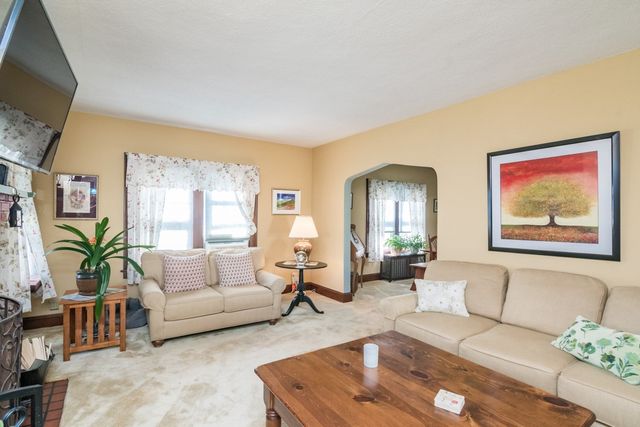 134 Eddywood St, Springfield, MA 01118