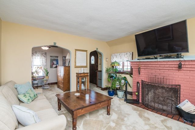 134 Eddywood St, Springfield, MA 01118