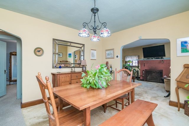 134 Eddywood St, Springfield, MA 01118