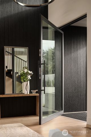 8024 NE 8th St, Medina, WA 98039