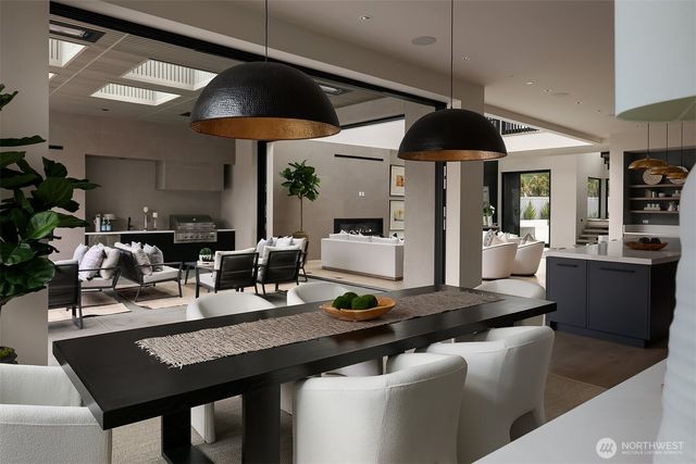 8024 NE 8th St, Medina, WA 98039