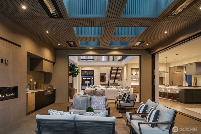 8024 NE 8th St, Medina, WA 98039