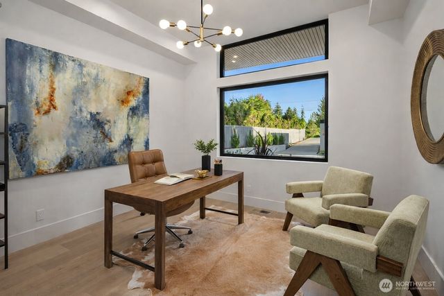 8024 NE 8th St, Medina, WA 98039