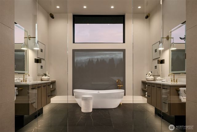 8024 NE 8th St, Medina, WA 98039